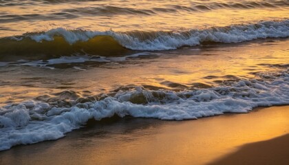 Obraz premium Golden hour paints the sky with hues of orange and pink as the sun dips below the horizon, casting a shimmering reflection on the tranquil ocean