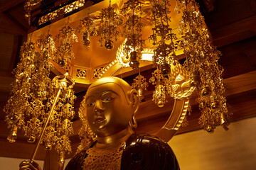 お寺 金の像 ゴールド