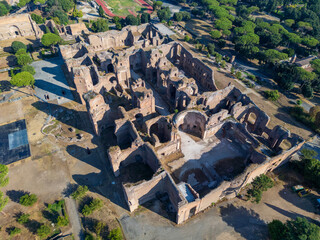Vista aerea delle terme di Caracalla a Roma. Storia e cultura di un monumento dell&rsquo;impero Romano