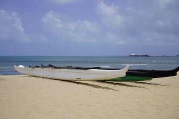 Obraz premium Polynesian canoe on Mirelles beach in Fortaleza - Ceará, Brazil.