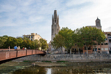 Fototapeta premium Basílica de Sant Feliu church in Girona as seen from across the Onyar river, Catalonia. Spain.