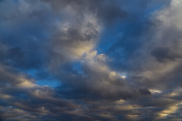 Winter sky with gray clouds, hinting at an upcoming snowfall.