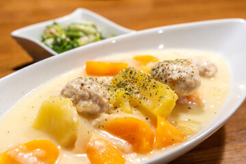  野菜たっぷりクリームシチュー