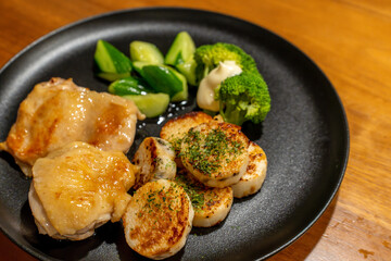 グリルチキンと山芋ステーキ
