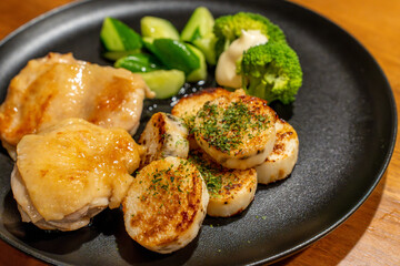 グリルチキンと山芋ステーキ