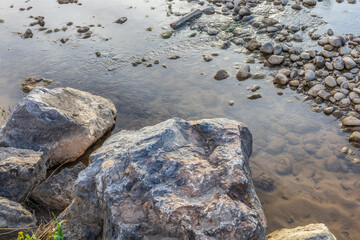 Photo background sea stone near the water