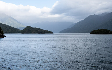 Lake manapouri te anau new zealand beautiful landscape fiordland national park hills mountains lush