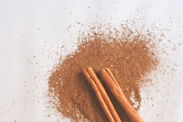 powder and cinnamon sticks. cinnamon sticks and powder on white background