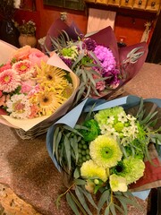 色とりどりの花束のギフト