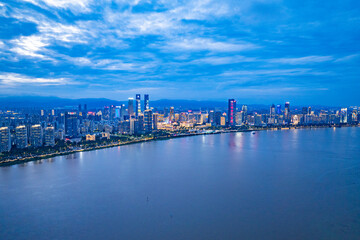 Fototapeta premium city skyline at dusk
