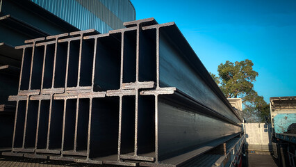 Metal forming steel beams at the metal products warehouse, H-beam steel and Wi-Frank steel. For large structures or building columns, focus only on the raw materials used in building construction.