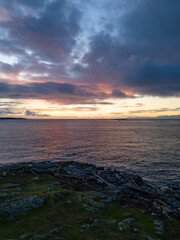 Obraz premium Serene Sunrise Over Coastal Rocks on Vancouver Island