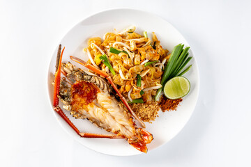 Thai fried noodle with shrimp, pad thai with big prawn