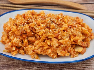 한국음식 매콤한 김치볶음밥, 숟가락, 젓가락
