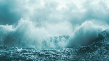 Fototapeta premium Powerful Waves Crashing Under Cloudy Skies