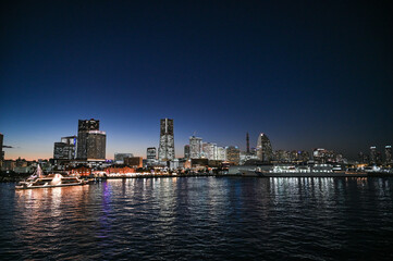 Fototapeta premium 横浜みなとみらいの夜景の都市イメージ