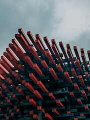 Obraz premium Close-up of red building structures in rainy weather