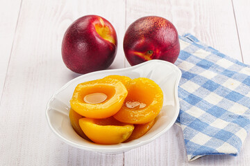 Canned peaches with sweet syrope