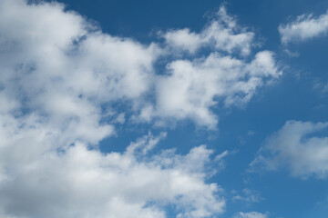 見上げると綺麗な空	