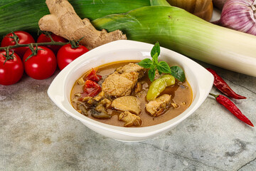 Thai curry with chicken and basil