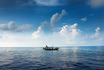 Naklejka premium boat on the sea with bkue sky good for wall pper