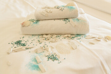 Wellness Details mit Muscheln und Handtüchern
