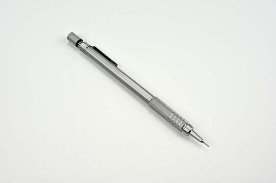 白背景にシャーペン01