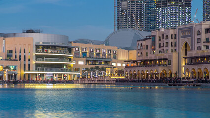 Obraz premium The Dancing Fountain of Dubai and lake day to night timelapse at dusk in Dubai, UAE.