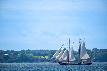 Naklejka premium Traditionssegler auf der Ostsee in der Eckernförder Bucht, Schleswig-Holstein, Deutschland