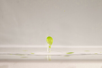 farbe tropfen wasser gelb