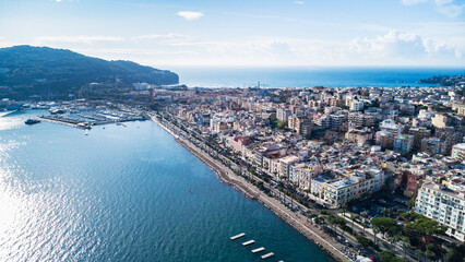 Vista aerea del litorale di Gaeta fino al borgo mediavale