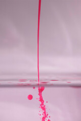 farbe tropfen wasser pink