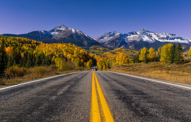 Fototapeta premium Autumn mountain road. Road to autumn mountains