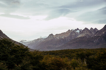 Espectaculares montañas del Valle Carbajal, Tierra del Fuego, Argentina
