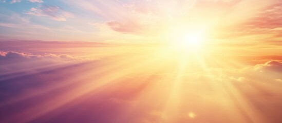 Obraz premium Bright sun rays shining through clouds at sunset.