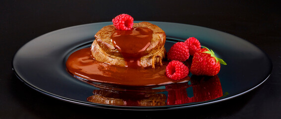 Filletfleisch mit Likoerwein Sauce und Himbeeren, Rinderfilet, Obst, fine dining,