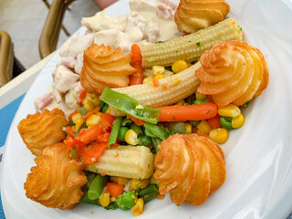 Pieces of turkey in cream sauce.