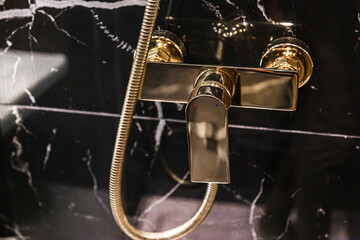 Złota bateria prysznicowa