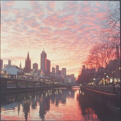 Obraz premium A serene sunset over a city skyline reflected in water.