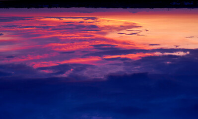 Atardecer con colores vibrantes