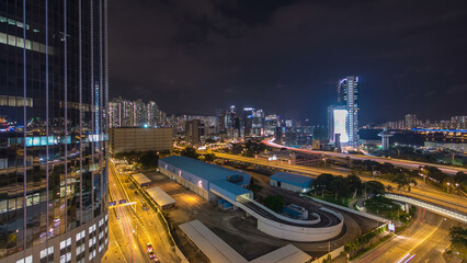 Obraz premium Aerial view of busy traffic night in finance urban timelapse hyperlapse with panorama of city buildings, Hong Kong city