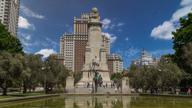 Stone sculpture of Miguel de Cervantes timelapse hyperlapse and bronze sculptures of Don Quixote and Sancho Panza