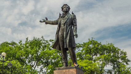 Obraz premium Monument to Alexander Pushkin timelapse hyperlapse on Ploshchad Iskusstv Arts Square in St.-Petersburg, Russia