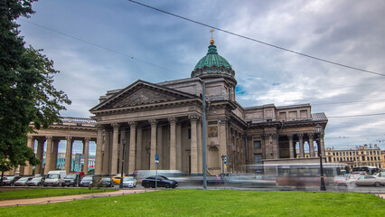 Obraz premium Kazan Cathedral or Kazanskiy Kafedralniy Sobor timelapse hyperlapse in Saint Petersburg