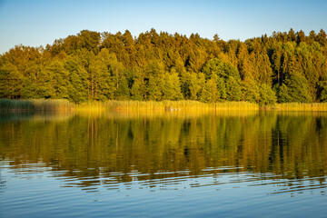 wunderbare Abendstimmung bei Sonnenuntergang am Degersee