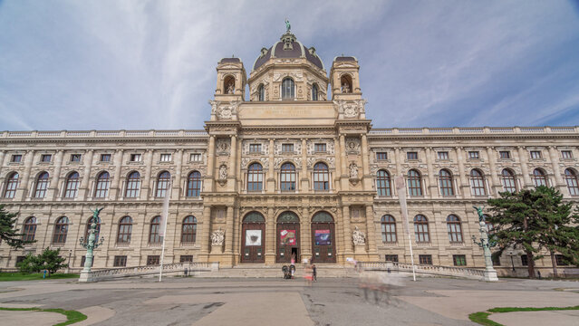 Beautiful view of famous Naturhistorisches Museum timelapse hyperlapse with park and sculpture in Vienna, Austria