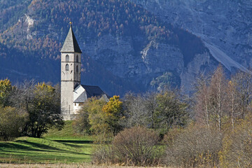 l'antica chiesa di San Leonardo a Favogna (Bolzano)