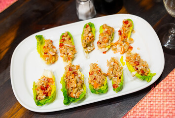 Canned tuna in lettuce heart - healthy dish for weight loss