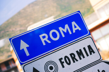 Obraz premium Sign on austostrada Rome, direction of Rome, Rome vacation, sightseeing in Italy 