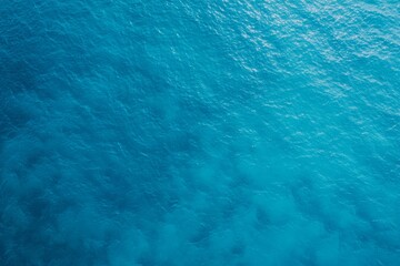 Obraz premium The water is blue and calm